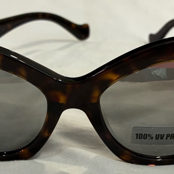 Balenciaga Sunglasses - Picture 1 of 5
